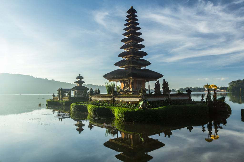 Best things to do in Bali, Indonesia visit Ulan Danu Temple